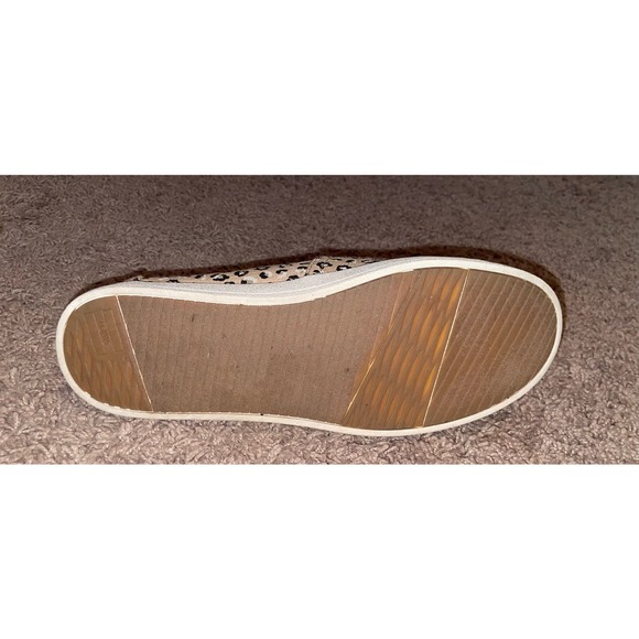TOMS Avalon Leopard-Cheetah Slip On Sneakers - Size 8. - Picture 5 of 6